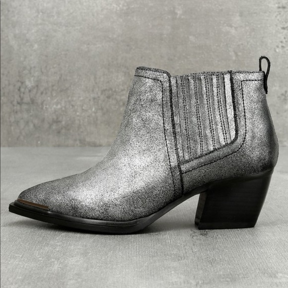 NIB Boho Pointy Toe Metallic Leather Ankle Bootie - Picture 2 of 4